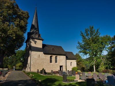 Bilder rund um die Berger Kirche von Elfi Weber und Friedrich Schiemenz 