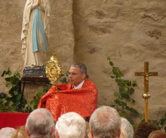Pfingsten 2011 mit dem damaligen Bischof Franz Peter Tebartz van Elst